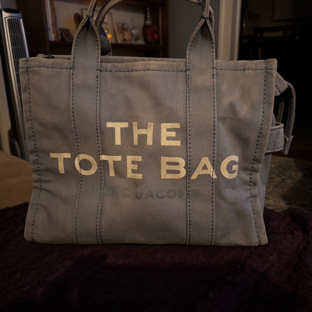 Marc Jacobs The Tote Bag Medium blue shadow. No strap